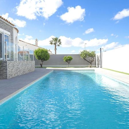 Detached 2 bed 2 bath Villa with private pool close to all amenities Villamartin  Esterno foto