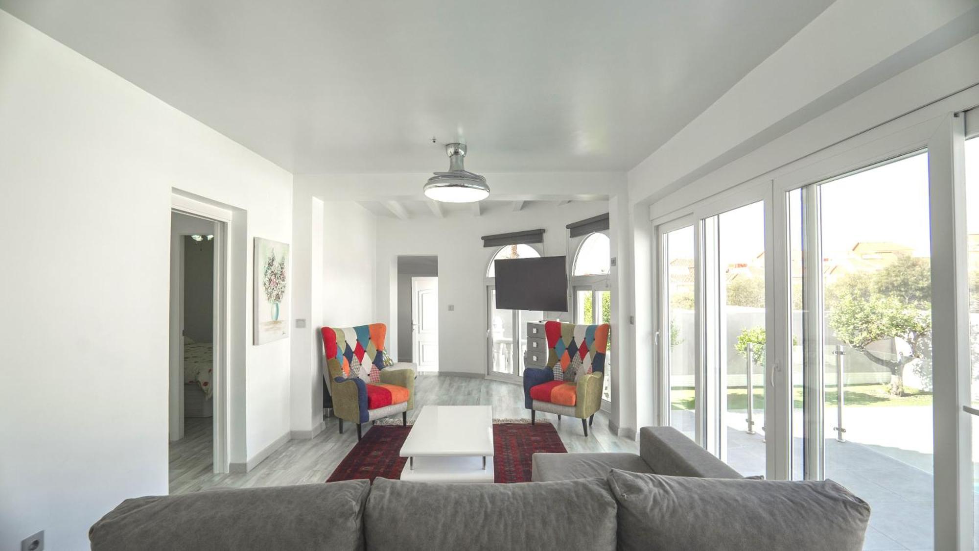 Detached 2 bed 2 bath Villa with private pool close to all amenities Villamartin  Esterno foto