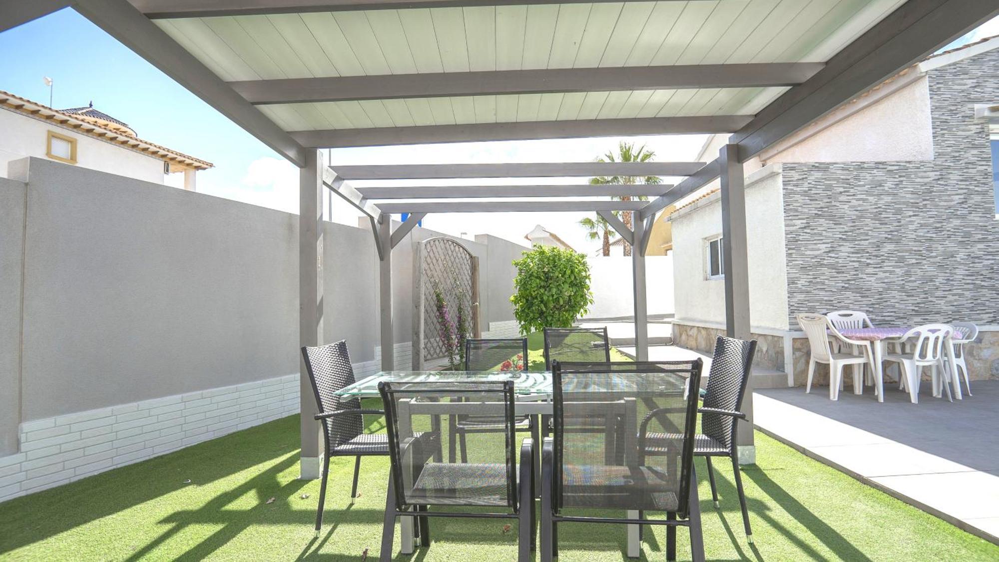 Detached 2 bed 2 bath Villa with private pool close to all amenities Villamartin  Esterno foto