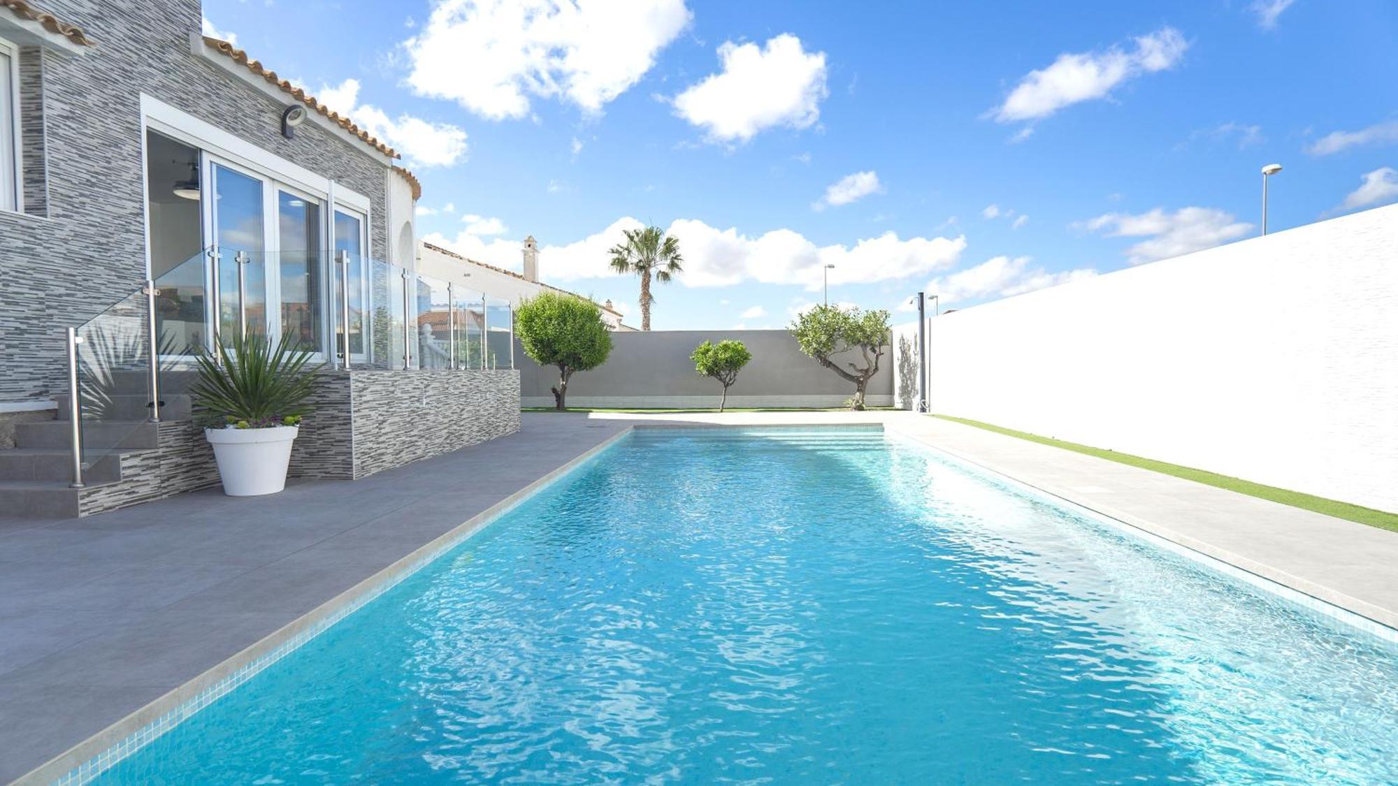Detached 2 bed 2 bath Villa with private pool close to all amenities Villamartin  Esterno foto