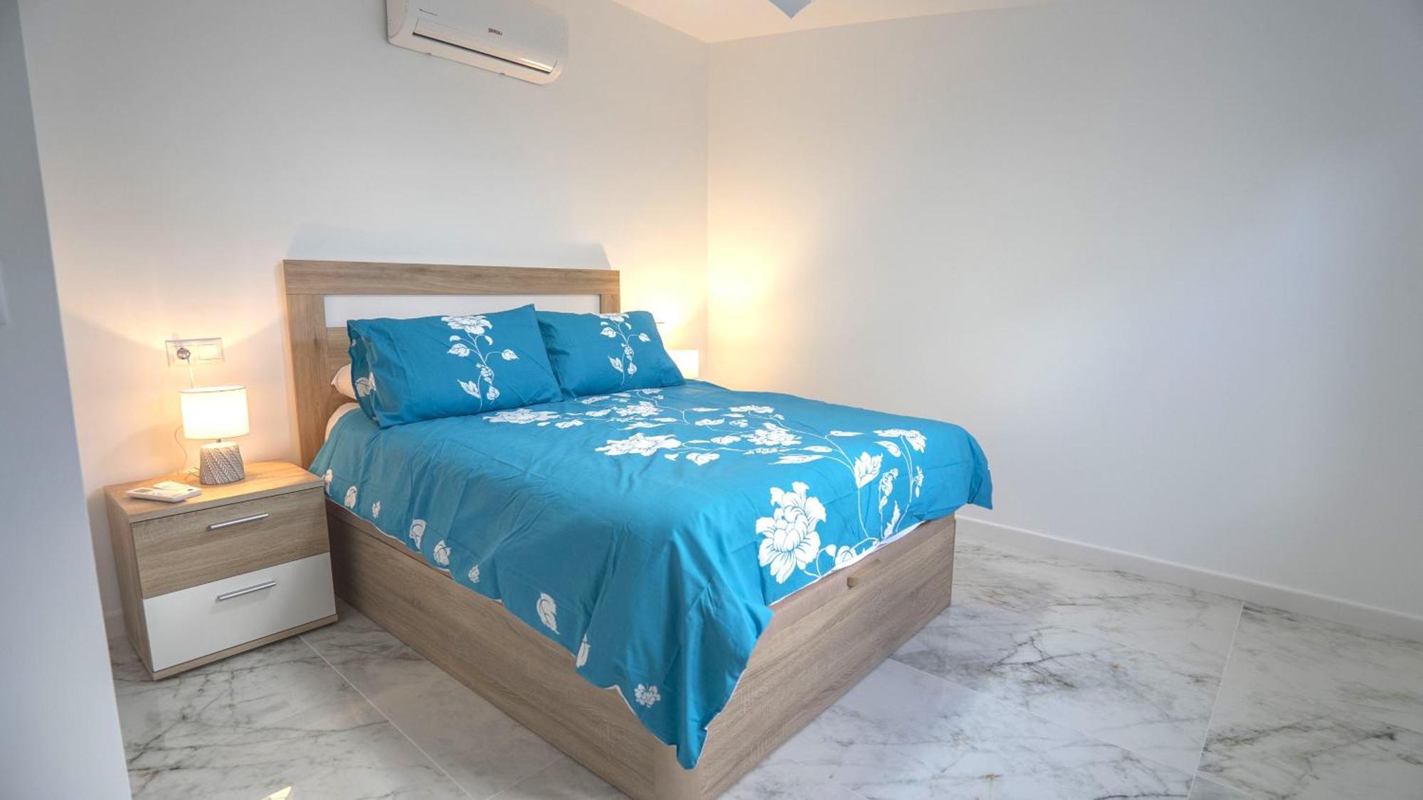 Detached 2 bed 2 bath Villa with private pool close to all amenities Villamartin  Esterno foto