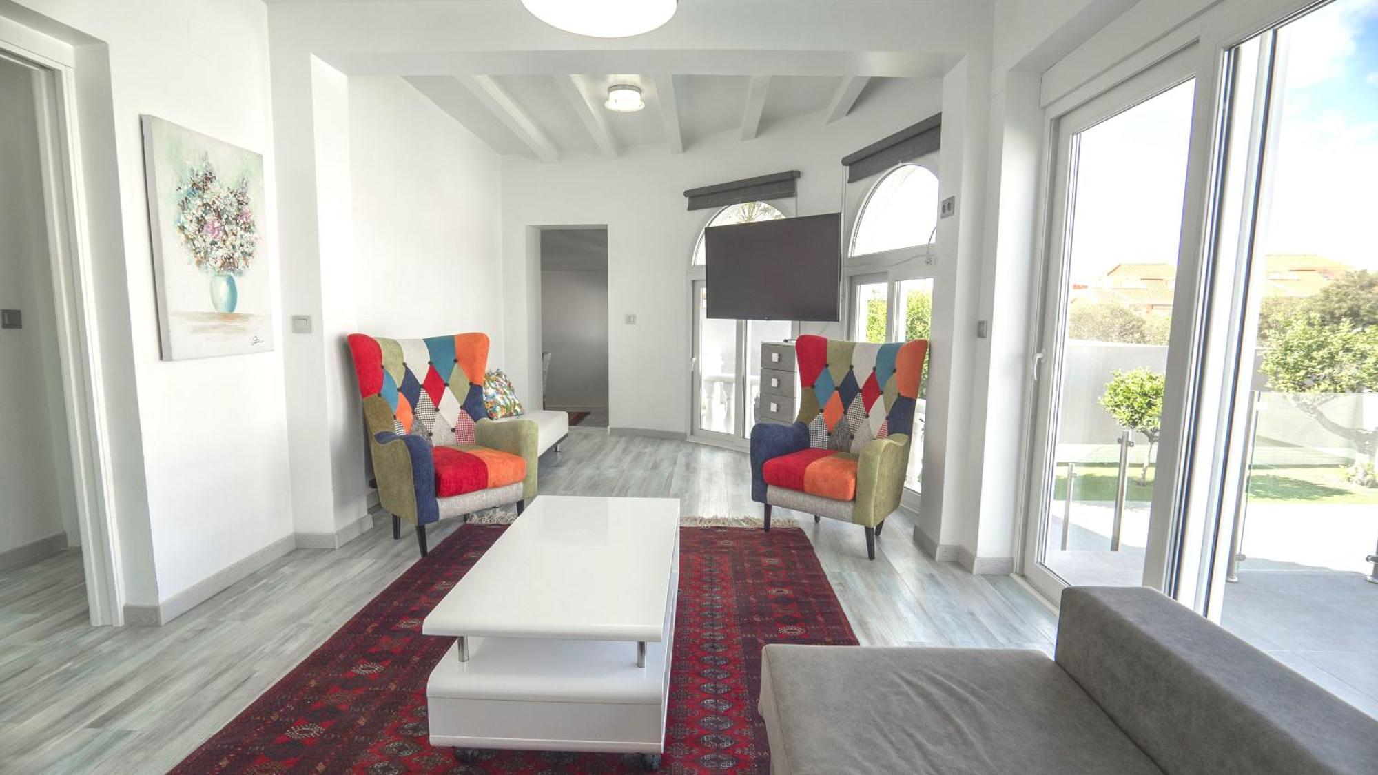 Detached 2 bed 2 bath Villa with private pool close to all amenities Villamartin  Esterno foto