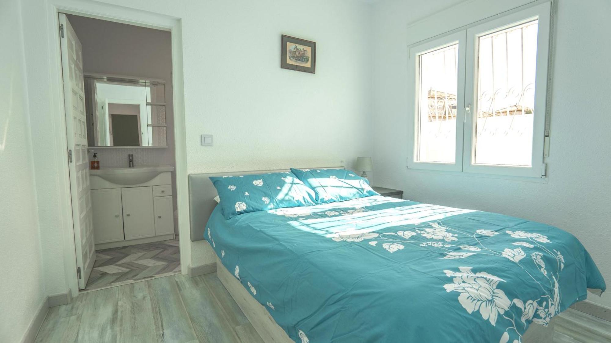 Detached 2 bed 2 bath Villa with private pool close to all amenities Villamartin  Esterno foto